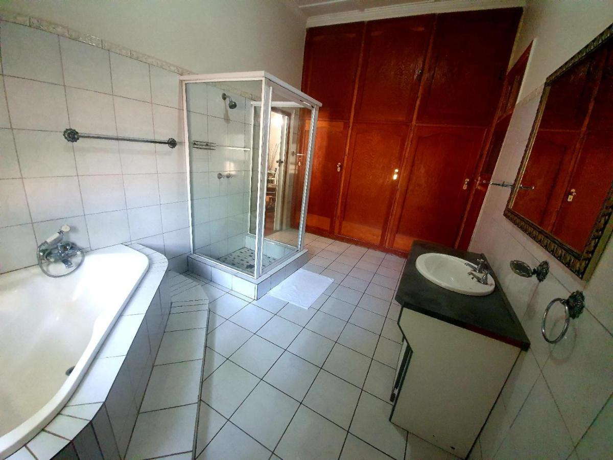 Castello Guesthouse Vryburg Esterno foto