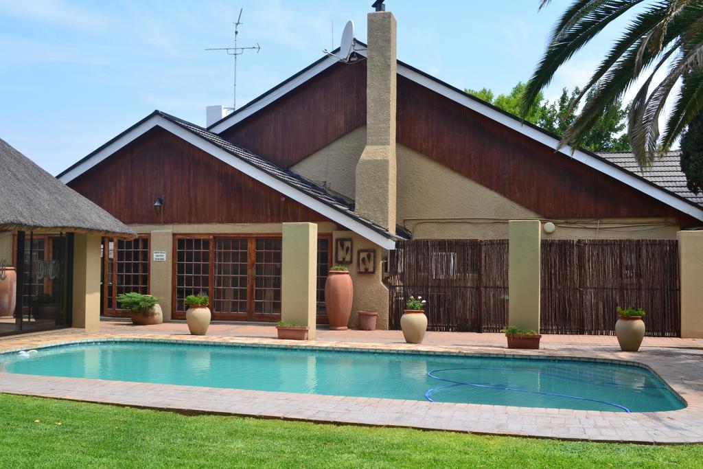 Castello Guesthouse Vryburg Esterno foto
